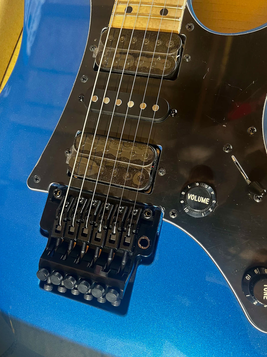 Ibanez RG550 ブルー　改造済み Ibanez Genesis RG550 BK (Japan) - emerald blue Str shape electric