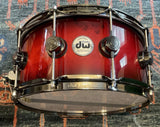 DW Collector’s Exotic 6.5 x 14 Snare Drum - Mapa Burl Red to Candy Black Burst